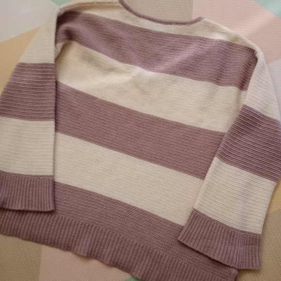St. John V neck Stripe Top S - Picture 6 of 7